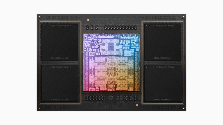 SoIC packaging