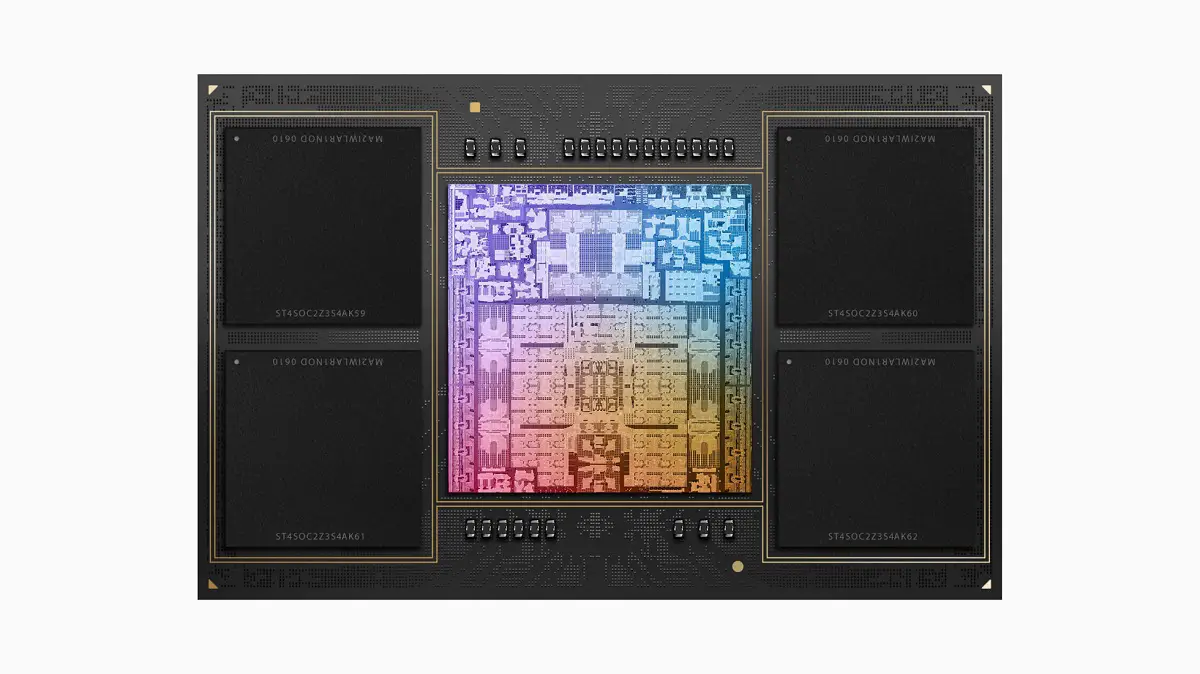 SoIC packaging