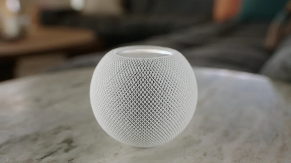 Apple smart home hub with facial recognition and dynamic UI