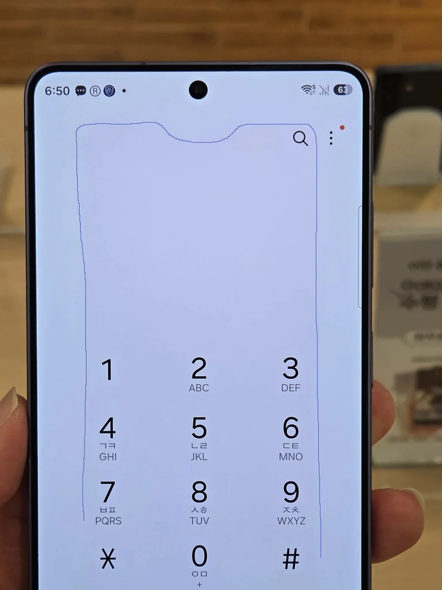 S26 Ultra red tint issue: pink rectangle visible on the Galaxy S26 Ultra display before Samsung's color calibration fix