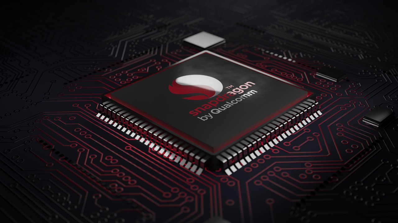 Qualcomm and Apple corporate logos representing the renewed 5G patent license agreement